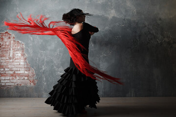 Young adult spanish woman dancing flamenco on gray vintage background - obrazy, fototapety, plakaty