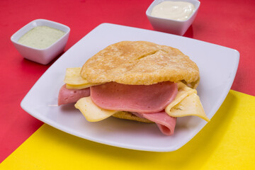 Arepas, reina pepia, caraotas negras daomida y gastronomía venezolana, restaurante de comida