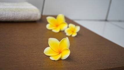 Fototapeta na wymiar yellow flower in spa