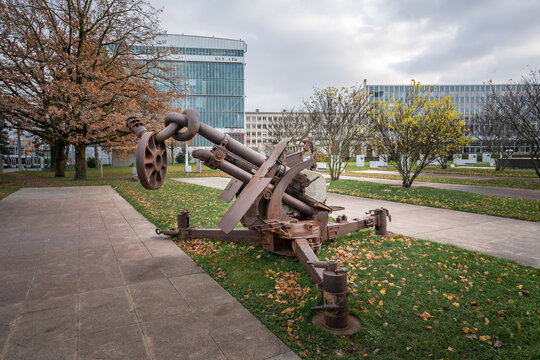 Monument Frieden (Peace) by Rene Brandenberger - Disarmament conference of 1933 - Geneva, Switzerland