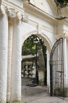 Kindergrab Osario, im  Paco Park - Friedhof, Manila, Philippinen