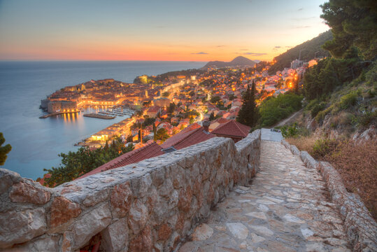 Fototapeta Sunset aerial view of the old town of Dubrovnik, Croatia