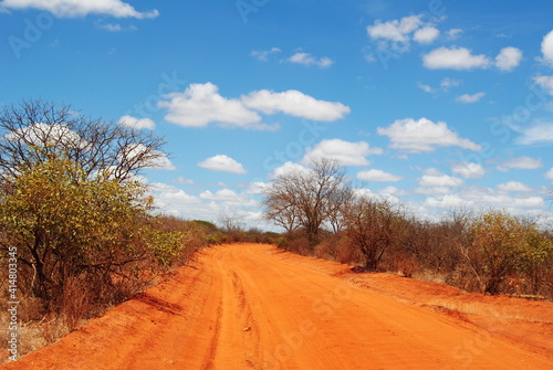 Savanne Wolken Sand Weg Steppe Afrika Kenia Landschaft Straße Nationalpark  Blauer Himmel Wall Mural-Kai
