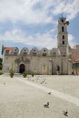 La Place et La Basilique San Francisco de As&iacute;s ( Saint-Fran&ccedil;ois-d'Assise) dans le quartier Habana Vieja de La Havane &agrave; Cuba.