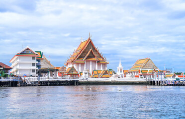Obraz premium Wat Kalayanamit Woramahavihara (Wat Kalaya), Chao Phraya River, Bangkok, Thailand