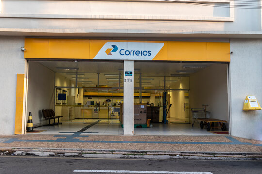 Entrance and facade of the post office of the Correios Company, in downtown Marilia, S&atilde;o Paulo state, Brazil
