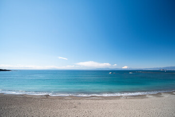 早春の相模湾と冠雪した富士山　2月　葉山町