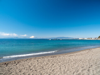 早春の相模湾と冠雪した富士山　2月　葉山町