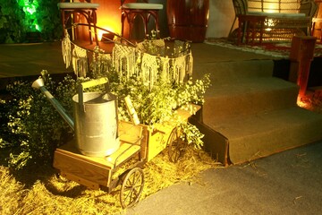 romantic rustic decoration with flowers for weddings, fiancés, ceremonies
