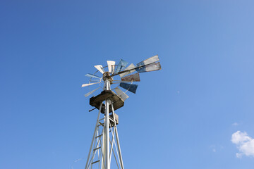 Fototapeta na wymiar windmill in the wind