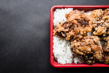 弁当 鶏の唐揚げ 日本 横
