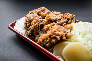 弁当 鶏の唐揚げ 日本 横