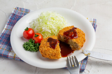 コロッケと白背景