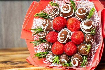 A bouquet of strawberries. glazed strawberries, strawberries.