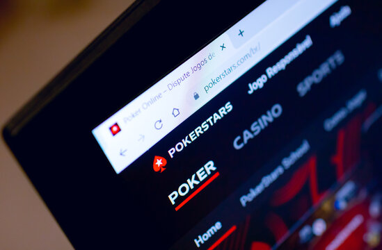 Poker, Jogo, aposta, online. Site de poker online da marca PokerStars na tela de um notebook.