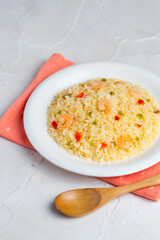 海老ピラフと白背景