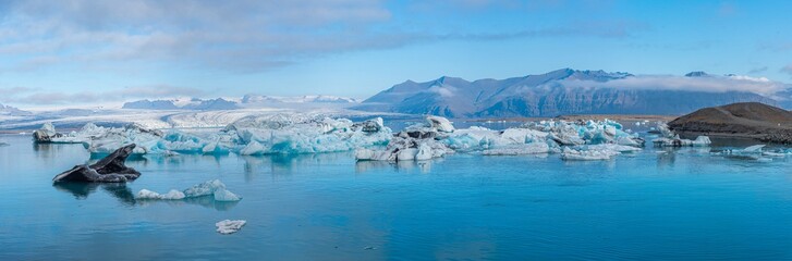 Floating icebergs at Jokulsarlon lagoon on Iceland © dudlajzov