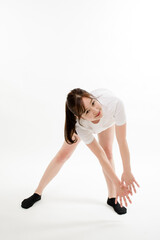 Fototapeta na wymiar 柔軟体操をする若い女性