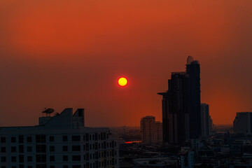 Fototapeta premium The high angle background of the city view with the secret light of the evening, blurring of night lights, showing the distribution of condominiums, dense homes in the capital community