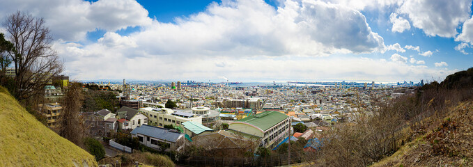 Fototapeta na wymiar よく晴れた神戸市内を一望、灘丸山公園から