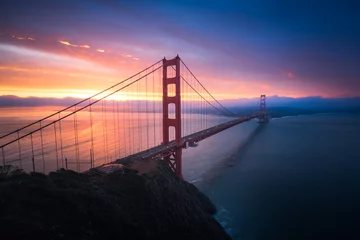 Deurstickers Iconische San Francisco Golden Gate Bridge bij zonsopgang © heyengel
