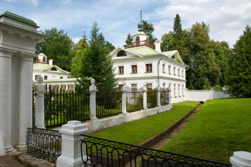 Fototapeta na wymiar Serednikovo - the former estate of Vsevolozhsk and Stolypin, a park-manor ensemble of the end of the XVIII - beginning of the XIX century