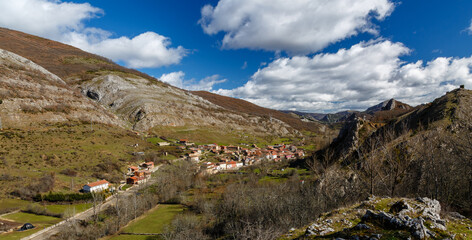 Valley and town of Cabornera de Gordón, León, Spain.