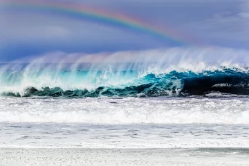 Fototapeten Arc-en-ciel sur vague de forte houle  © Unclesam