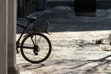 Fototapeta na wymiar Bicycle on the street on a sunny winter day at the wall of the house