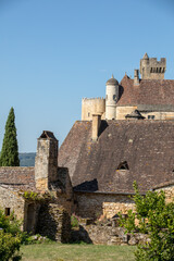  The medieval Chateau de Beynac rising on a limestone cliff above the Dordogne River. France, Dordogne department, Beynac-et-Cazenac