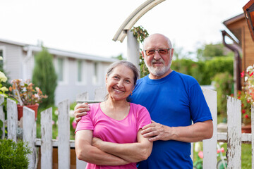  cute older men and women at gate