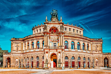 Fototapeta premium Semperoper is the opera house of the Sachsische Staatsoper Dresden (Saxon State Opera) and the concert hall of the Sachsische Staatskapelle Dresden. Saxony, Germany.
