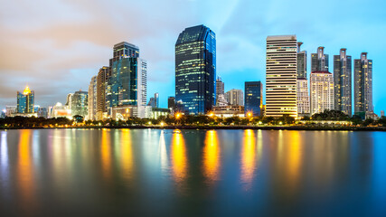 Fototapeta premium Bangkok Cityscape, Business district with Park in the City at dusk