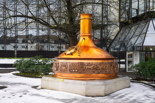 Administration building of the Warsteiner Brewery with brewing kettle in the foreground.