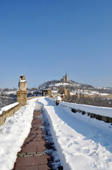 Fototapeta premium The road to the Tsarevets fortress in Veliko Tarnovo on a beautiful snowy day. The city of Veliko Tarnovo is the old capital of Bulgaria