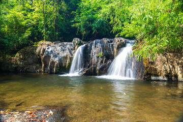 Fototapeta na wymiar Beautiful waterfall. Namtok ang beng, Chaman, Makham District, Chanthaburi. Thailand