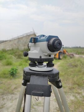 Autolevel Levelling instrument in field Surveyor's instrument Civil Engineering