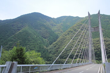高知県四万十川に架かる吊り橋