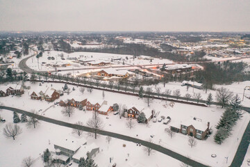 Obraz premium Winter snow storm across the United States covers midwest neighborhoods and homes