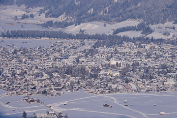Fototapeta na wymiar Blick vom Schönblick auf das tiefverschneite Oberstdorf