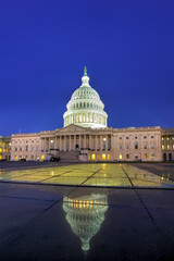 Fototapeta premium United States Capitol reflected in the pool, Washington D.C., USA