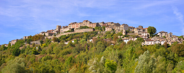 Panoramique Cordes-sur-Ciel (81170) sur la colline, département du Tarn en région Occitanie, France