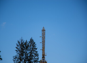 Baustellen Kran mit Himmel