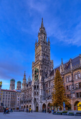 Fototapeta na wymiar Rathaus am Marienplatz zur Weihnachtszeit, München, Bayern, Deutschland