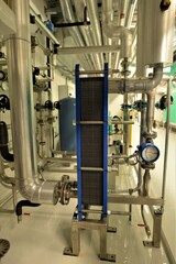 Plate heat exchanger with pipes in a technical room
