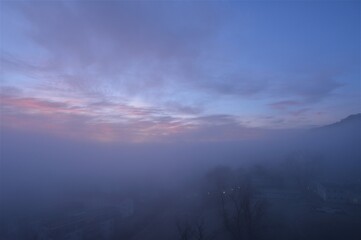 Fototapeta na wymiar emerging fog at dawn and dawn 