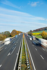 Autobahn in Deutschland mit Verkehr - obrazy, fototapety, plakaty