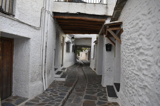 Pueblos blancos en la Alpujarr. Capileira, pampaneira, bubi&oacute;n y lanjar&oacute;n.