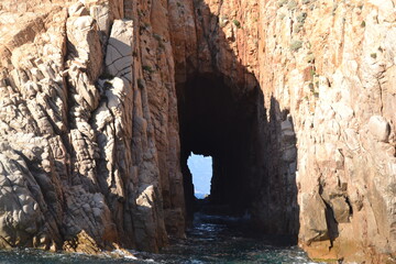 Obraz premium trou dans la falaise