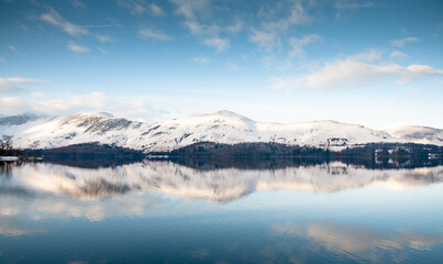 Obraz na płótnie Canvas lake in winter